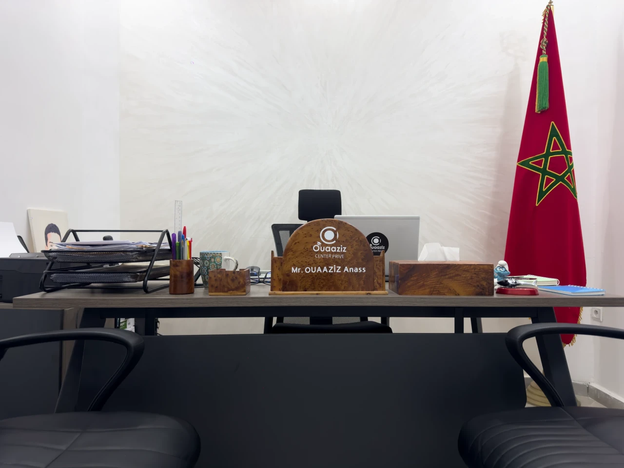 Le bureau de la direction, vu de face.