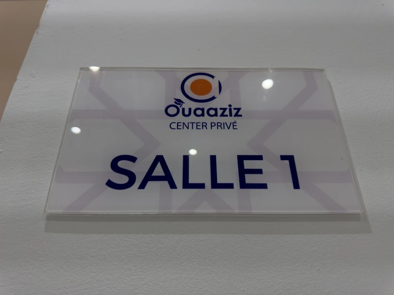 La plaque de la salle 1.